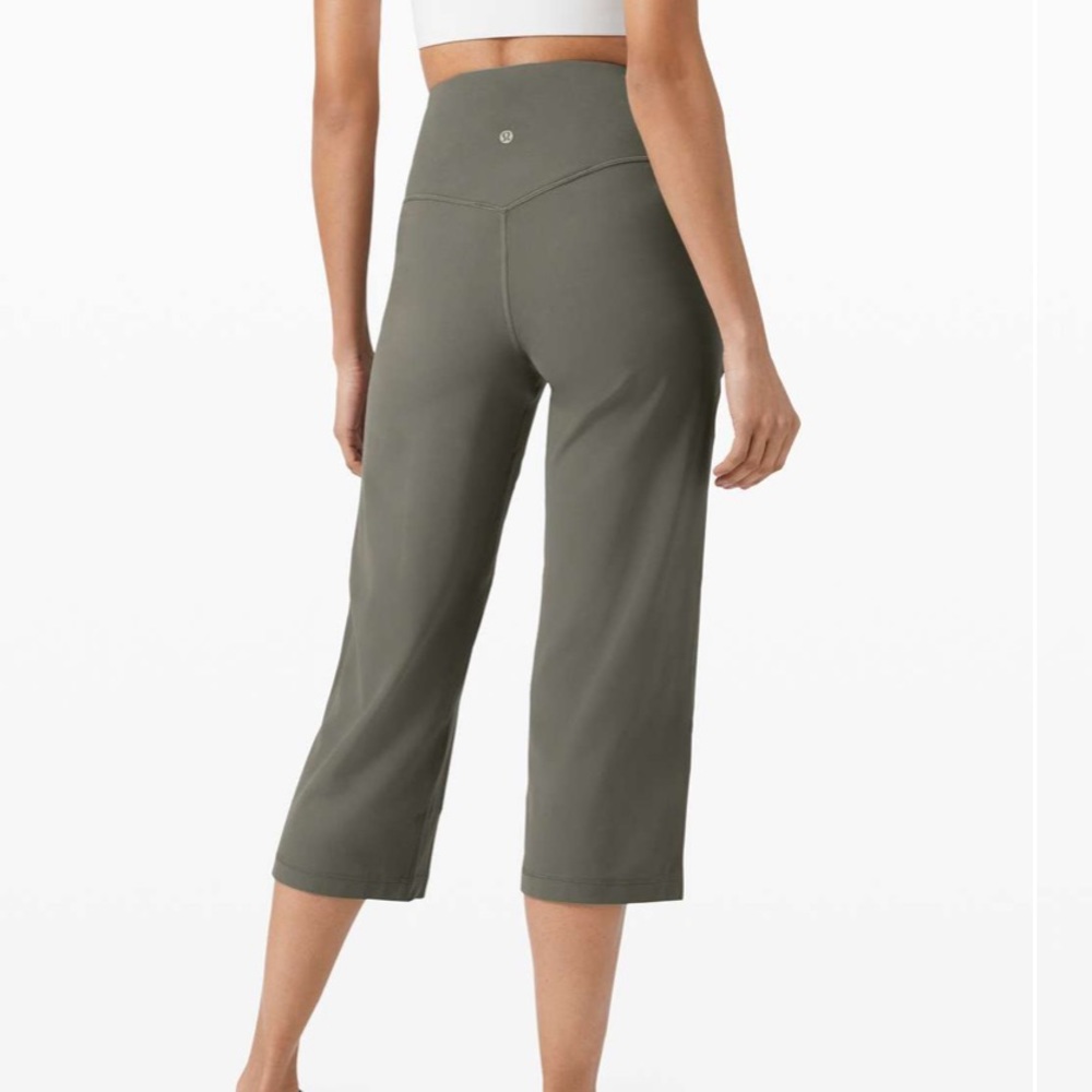 Lululemon Align Wide Leg Crop
Grey Sage